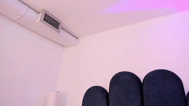 nayiraa_ (F teen) - dildo in ASS