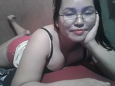 yummy_jyra02167 webcam