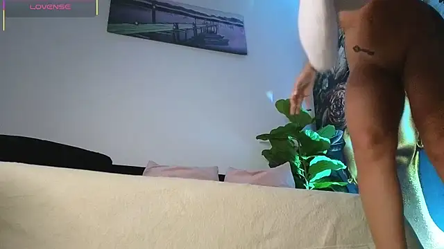 reyasophia - ReyaSophia's free webcam - UK Sex Cams