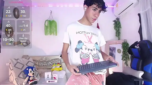 huge_armound - Huge_armound's free webcam - UK Sex Cams