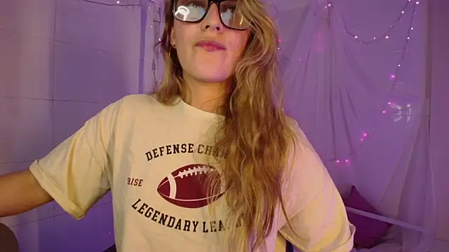 giia_paiige18 - Giia_paiige18's free webcam