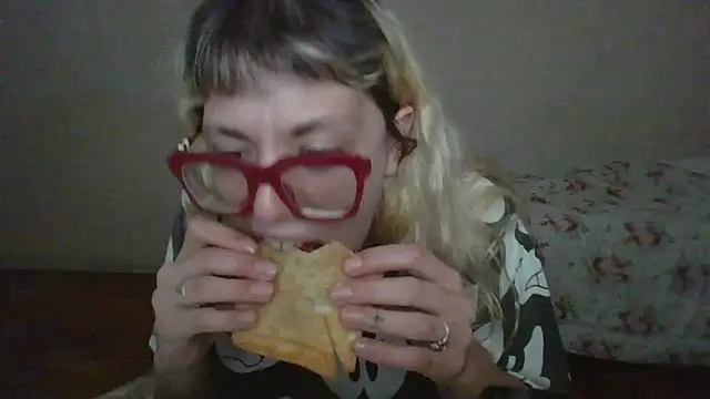 blondietami - BlondieTami's free webcam