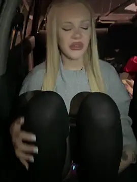 alyssafoxx_ - AlyssaFoxx_'s free webcam