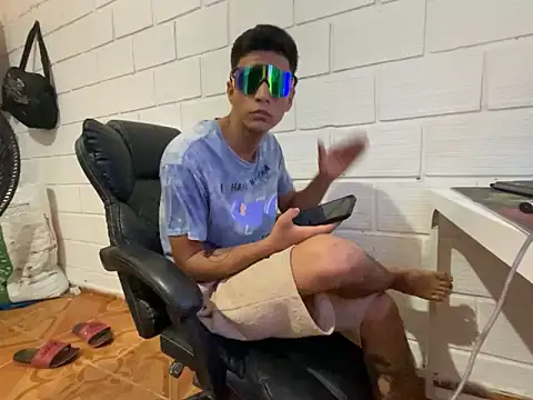 Max_TheHorseDick webcam