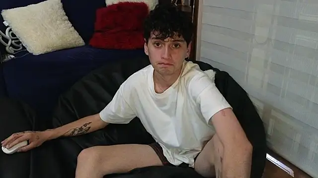 mrpicklesx23 - Mrpicklesx23's free webcam - UK Sex Cams