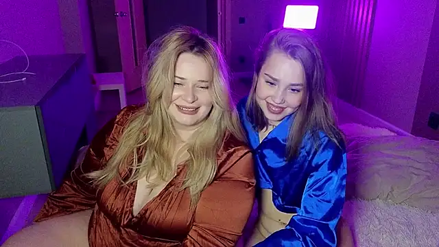 EllsaJean_ webcam