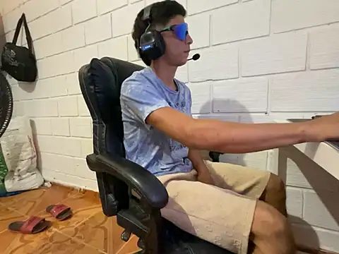 Max_TheHorseDick webcam