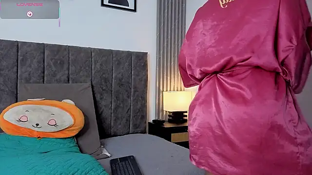 ema_stone65 - Ema_Stone65's free webcam