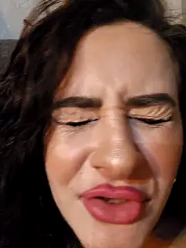 WatchTheQUEEnConQuer88 webcam