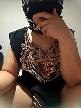 Melekyaraksever2545 webcam