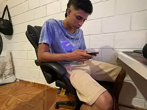 Max_TheHorseDick webcam