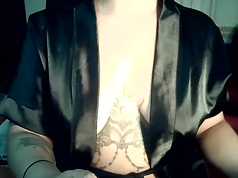 FallsForHerSmile webcam