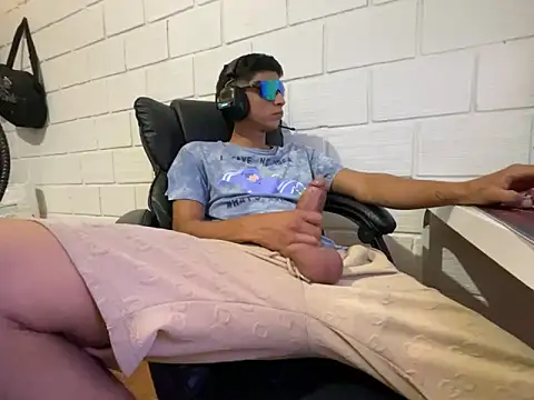 Max_TheHorseDick webcam