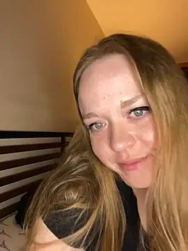 Webcam Model (SmirkFans)  is live.Free join now!