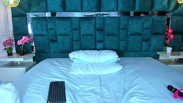 valtira_nova - Valtira_nova's free webcam