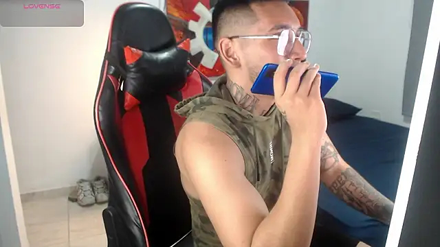 evanvelvet - EvanVelvet's free webcam