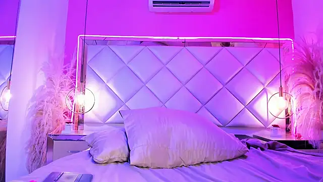 CharlotteLightwood webcam