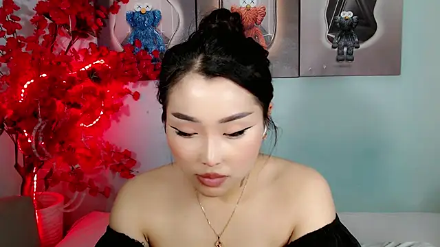 ichiben (F young) - show tits