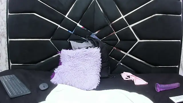 hottie_mia_ - HOTTIE_MIA_'s free webcam