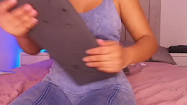 ellisrossi - Ellisrossi's free webcam - UK Sex Cams