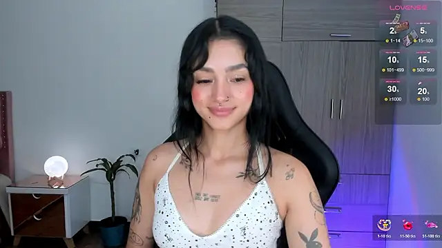 lizzie_corner_v - Lizzie_corner_v's free webcam