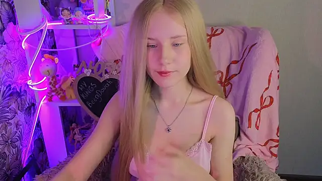 sarakaell - Sarakaell's free webcam
