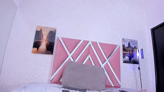 emilysejmet - Emilysejmet's free webcam