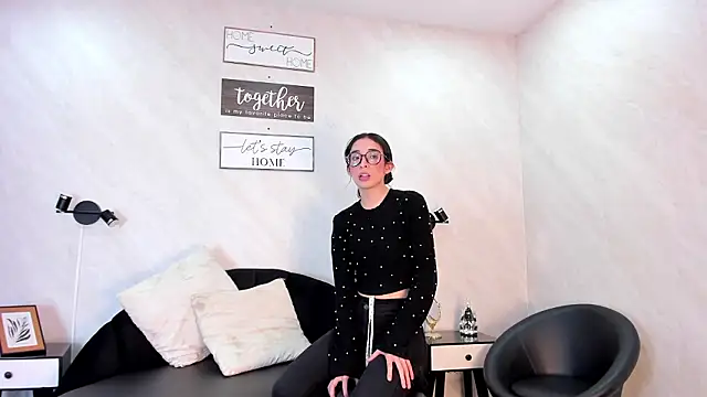 emilia_bons - Emilia_Bons's free webcam