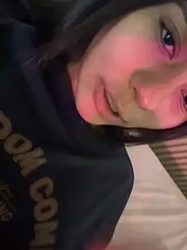 Webcam Model (Lilybeeth)  is live.Free join now!