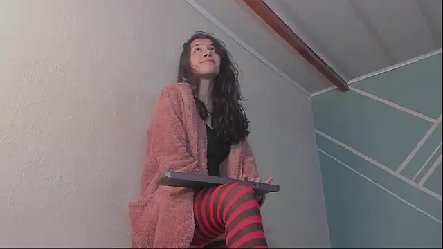 lucy-bluesea - Lucy-Bluesea's free webcam - UK Sex Cams