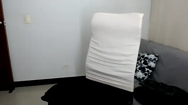 laura-pervert - Laura-pervert's free webcam - UK Sex Cams