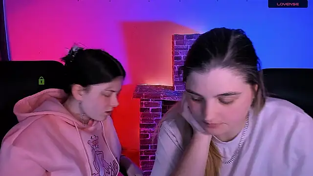 foxy_tease_ (Ask my age) - take off one piece of clothing