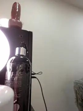 Webcam Model (MiaJones21)  is live.Free join now!