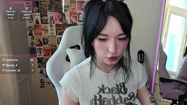 AliceeinWonderlanddd webcam