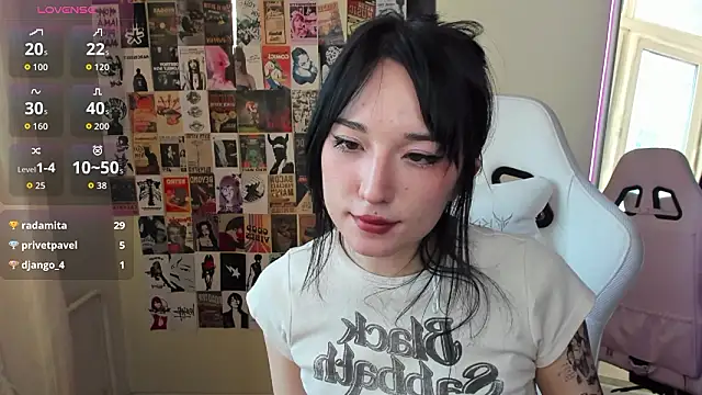 AliceeinWonderlanddd webcam