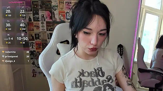 AliceeinWonderlanddd webcam