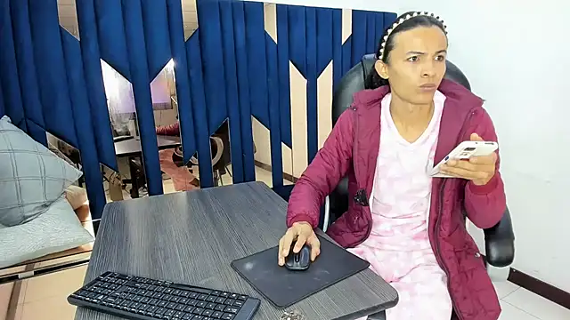 Aisha_hotts777 webcam