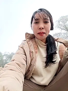 emaame68 - Emaame68's free webcam