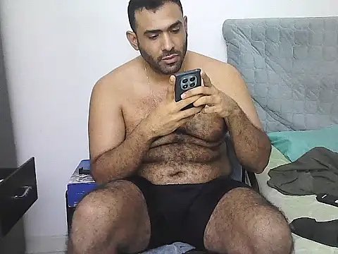 AlphaLatinoBear webcam