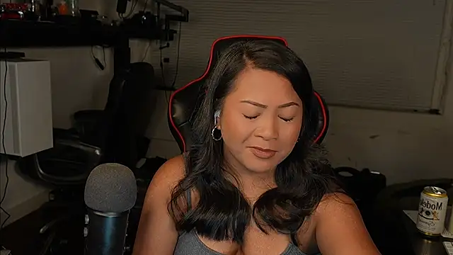 bubbleliyah - Bubbleliyah's free webcam