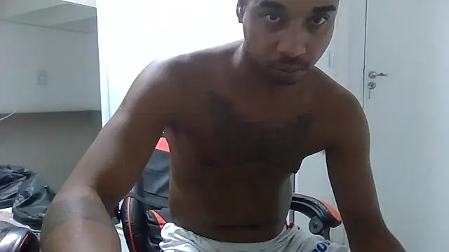 JUNINHOLEKEJR webcam