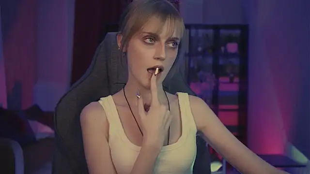 kiramontoya (F young) - 🤯