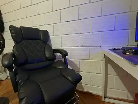 Max_TheHorseDick Live Webcam on Stripchat