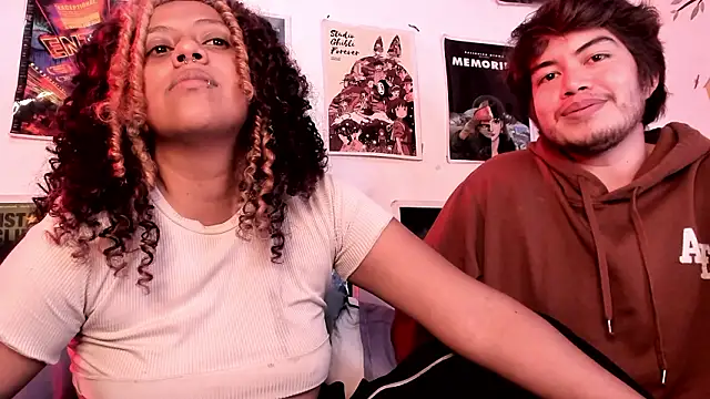 hothoneychile Live Webcam on Stripchat