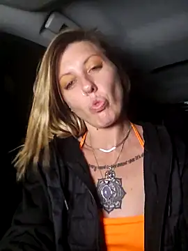 SheIsSomething webcam