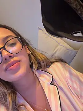 saliha_pinky_ webcam