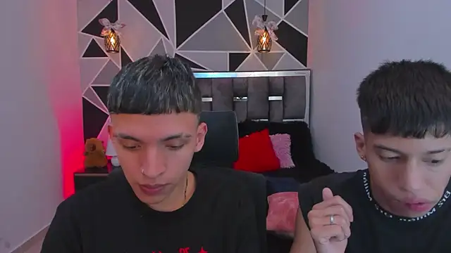 juan_nd_steven - Juan_Nd_Steven's free webcam