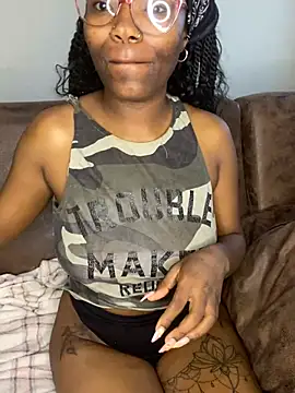 Webcam Model (YummyMelanin117)  is live.Free join now!