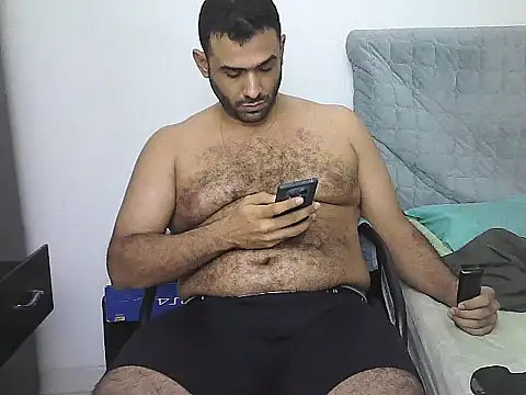 AlphaLatinoBear webcam