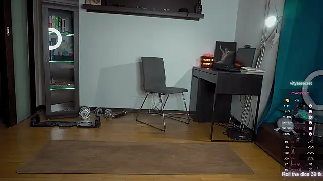 viktorsecret (M young) - naked and flex